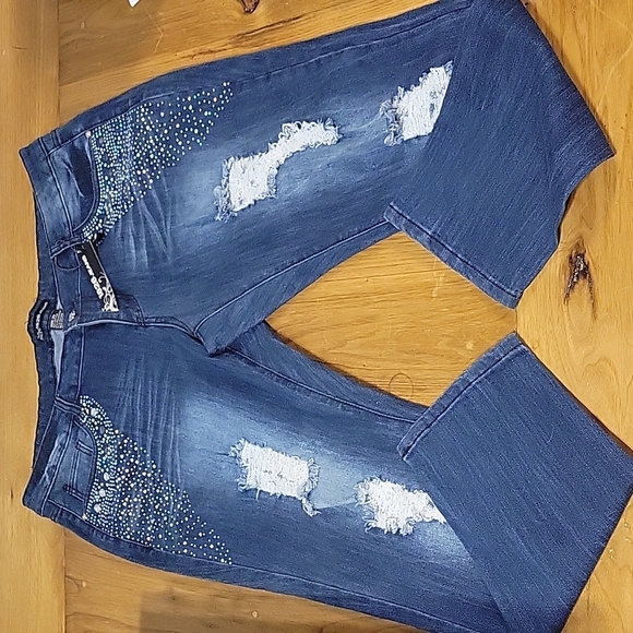 NWT 1826 women's size 20 stretchy distressed skinny jean with rhinestones - Picture 1 of 11